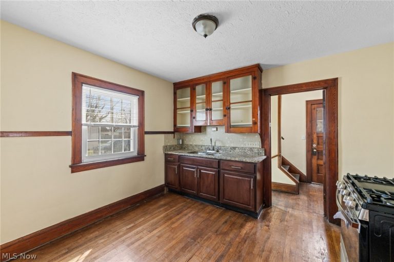 11801 Franklin Boulevard, Lakewood, OH - Photo 8