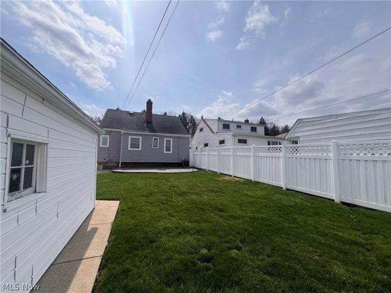 3006 Torrington Avenue, Parma, OH - Photo 4