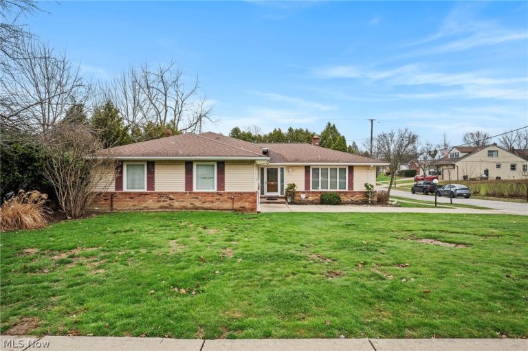 2619 Green Road, Beachwood, OH - Photo 2