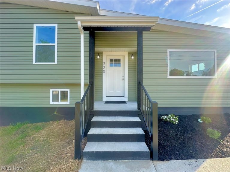 720 57th Street, Vienna, WV - Photo 2