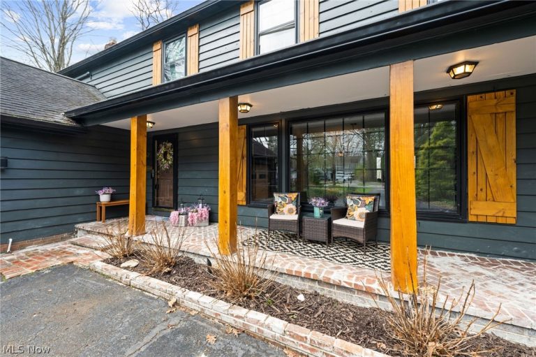 52 Carriage Stone Drive, Chagrin Falls, OH - Photo 2