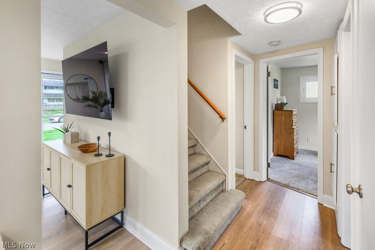 3071 Scott Street, Cuyahoga Falls, OH - Photo 8