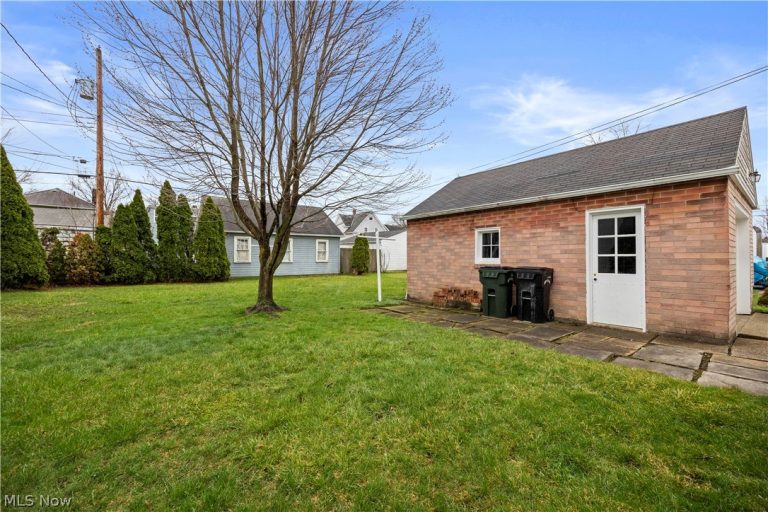 137 Lafayette Street, Elyria, OH - Photo 6