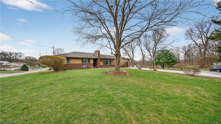 1952 Caroline Avenue, Norton, OH - Photo 2