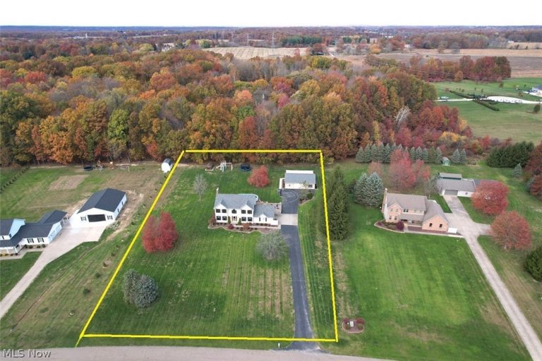 7700 Meadowood Drive, Canfield, OH - Photo 4