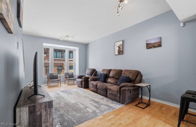 2055 36th Street, Cleveland, OH - Photo 4