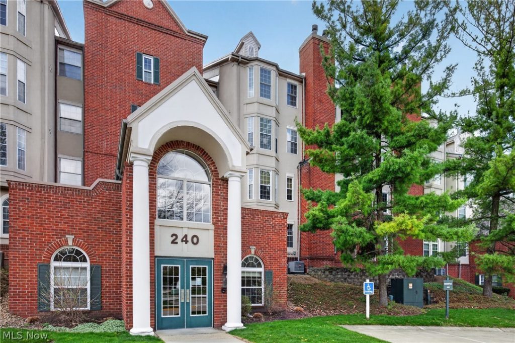 240 Fox Hollow Drive #408, Mayfield Heights, OH
