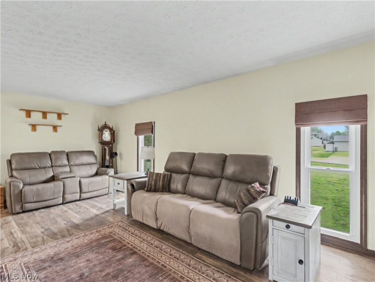 3881 Mahogany Street, Uniontown, OH - Photo 6