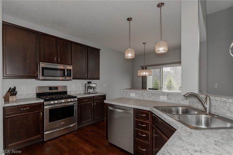 7805 Overton Drive, Mentor, OH - Photo 6