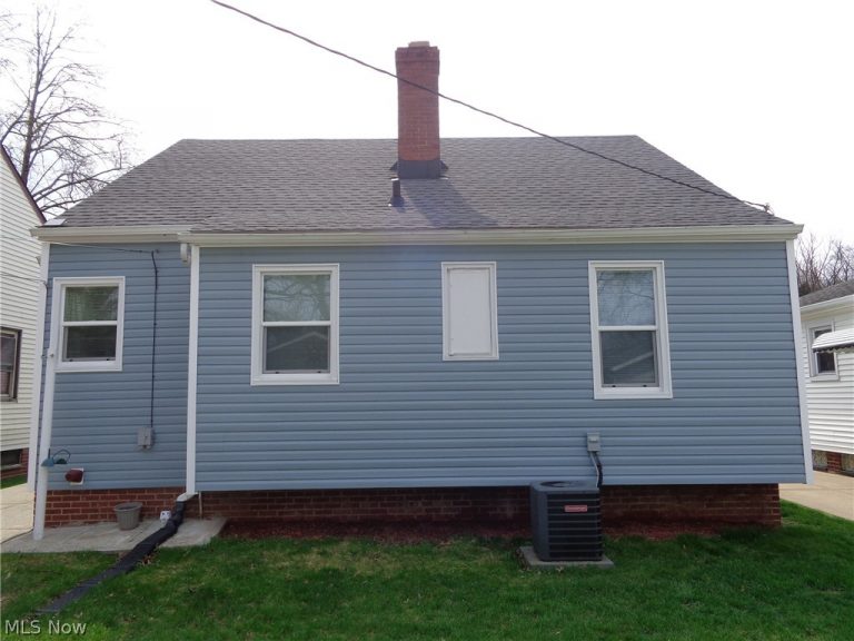 2506 Torrington Avenue, Parma, OH - Photo 8