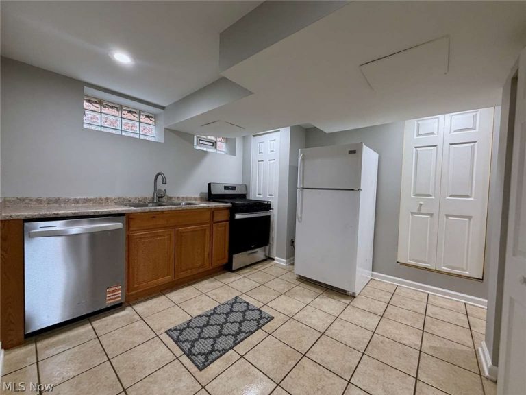 4515 pershing Avenue, Parma, OH - Photo 8