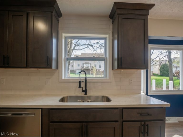 5196 Dickens Drive, Richmond Heights, OH - Photo 3
