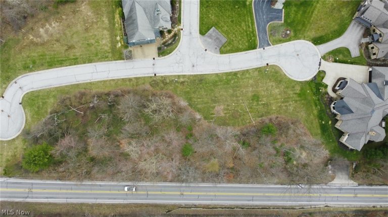 Lancaster Court, Chagrin Falls, OH - Photo 8