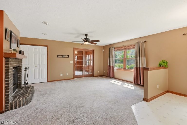 5723 Gateway Lane, Brook Park, OH - Photo 4