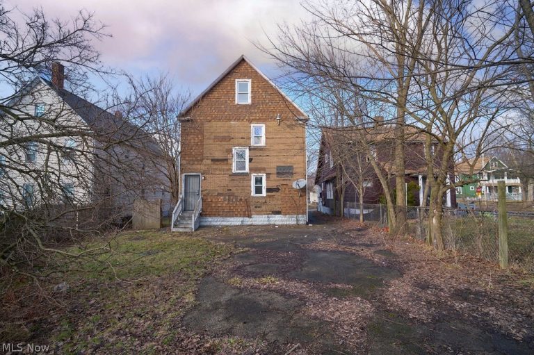 9714 Orleans Avenue, Cleveland, OH - Photo 2