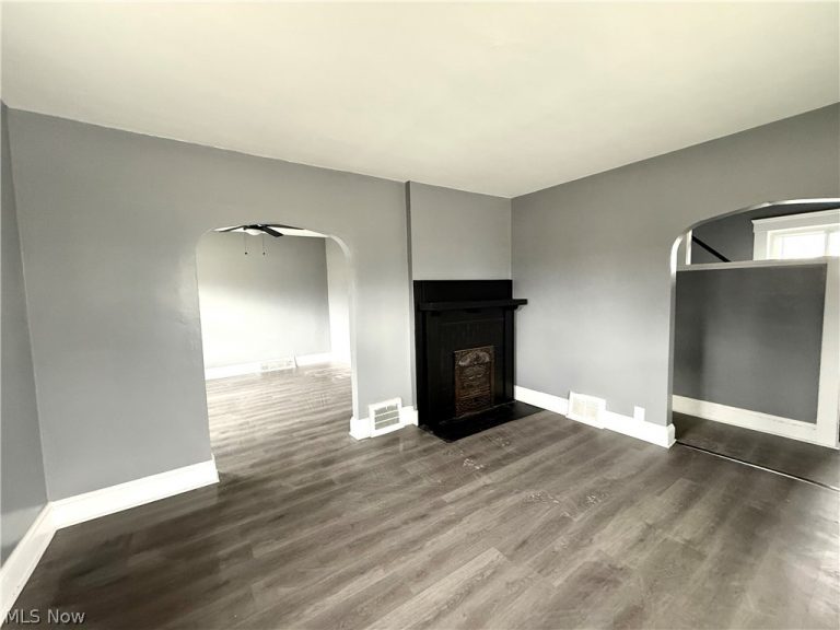 12005 Farringdon Avenue, Cleveland, OH - Photo 4