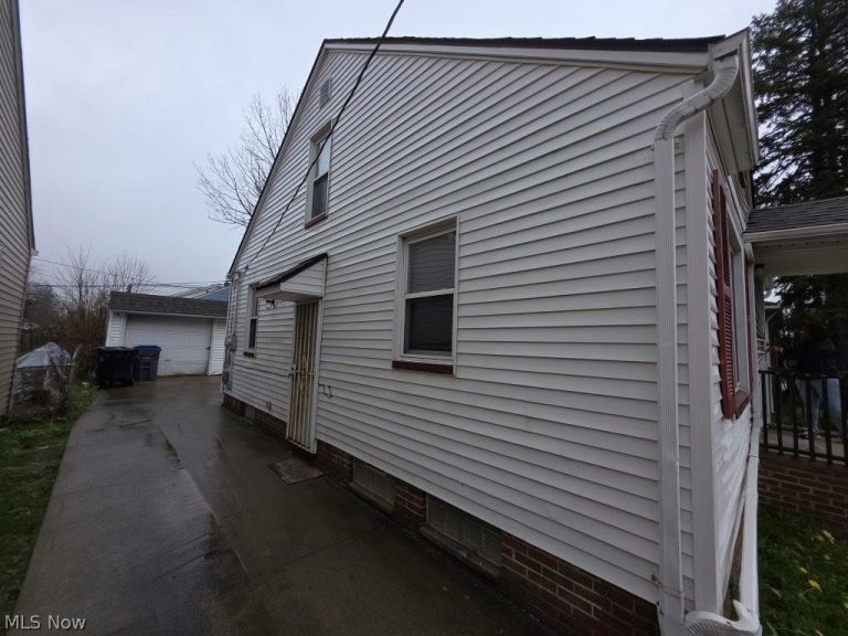 15205 Harvard Avenue, Cleveland, OH - Photo 4