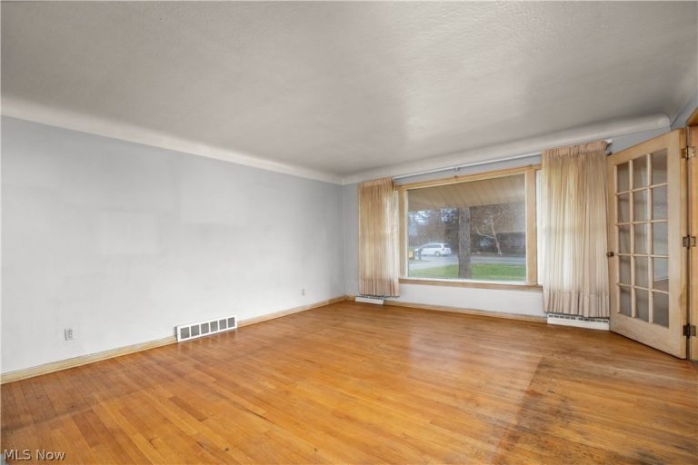 289 Richmond Rd., Richmond Heights, OH - Photo 2