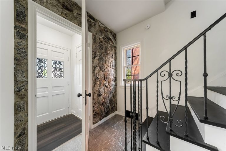 16717 Lomond Boulevard, Shaker Heights, OH - Photo 4
