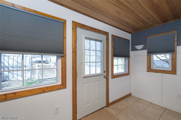 204 Prospect Avenue, Hartville, OH - Photo 5
