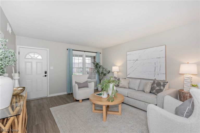 754 Hemlock Drive, Euclid, OH - Photo 3