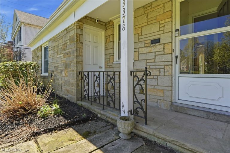 3378 Clayton Boulevard, Shaker Heights, OH - Photo 5