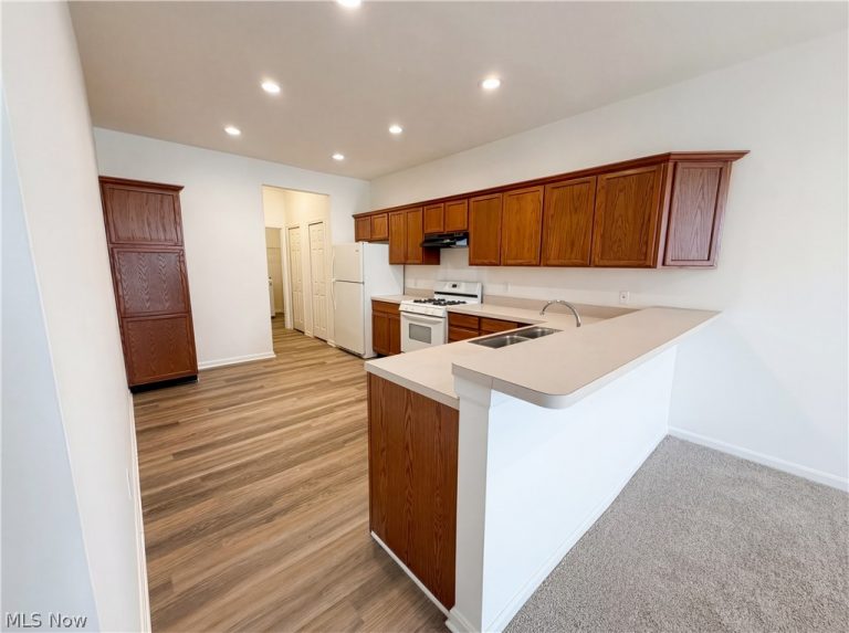 554 Crossings Circle, Tallmadge, OH - Photo 8