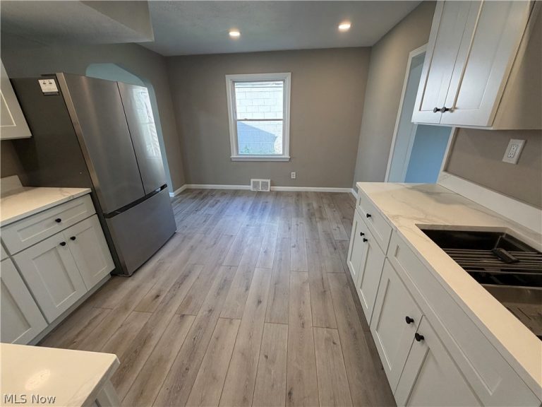 21270 Priday Avenue, Euclid, OH - Photo 8