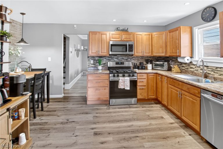 10903 Parkhurst Drive, Cleveland, OH - Photo 6