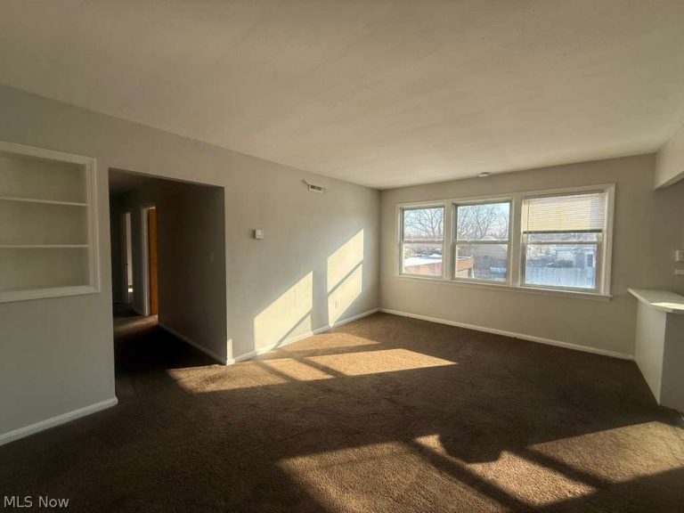 2027 Warrensville Center Road #6, South Euclid, OH - Photo 4