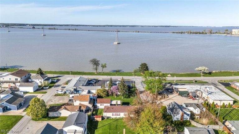 143 Oneida Trail, Sandusky, OH - Photo 2