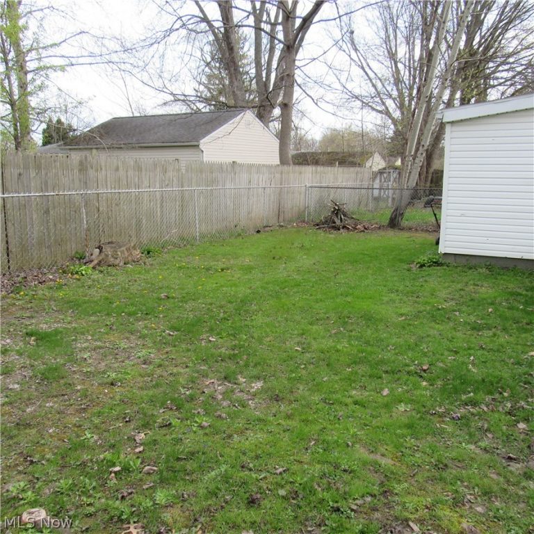 2809 Shelburn Avenue, Akron, OH - Photo 8