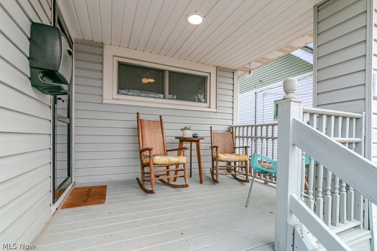 5718 Delora Avenue, Brooklyn, OH - Photo 2