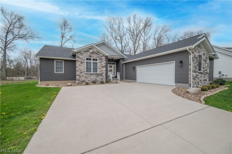 95 Muirfield Drive, Warren, OH - Photo 2