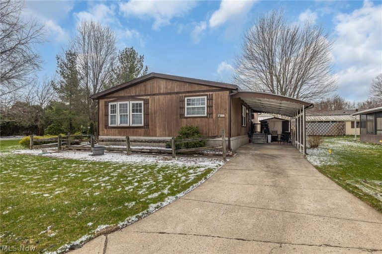 63 Parkway Drive, Olmsted Twp, OH, 44138