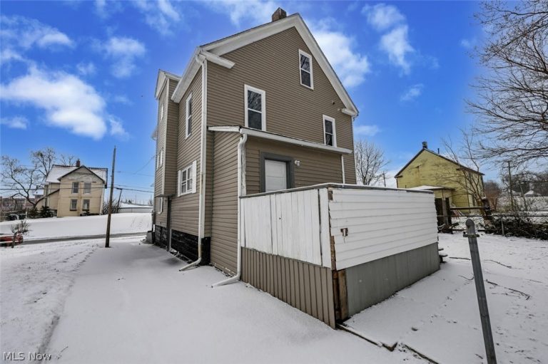 1060 Yale Street, Akron, OH - Photo 6