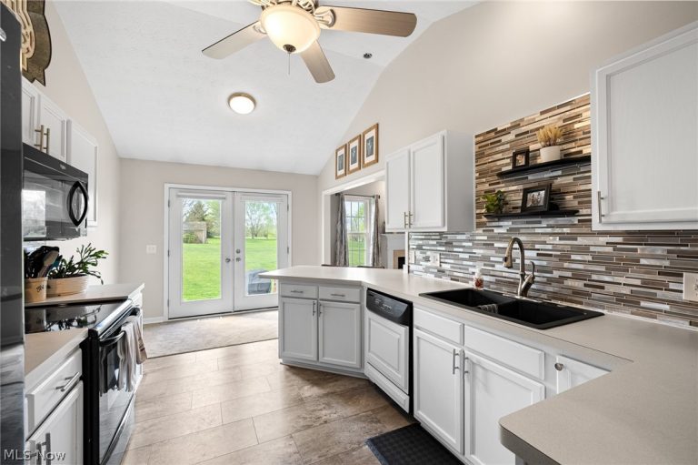 7287 Meadowhaven Drive, Chippewa Lake, OH - Photo 3