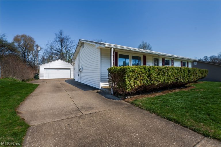 1993 Kelsey Drive, Cuyahoga Falls, OH - Photo 4