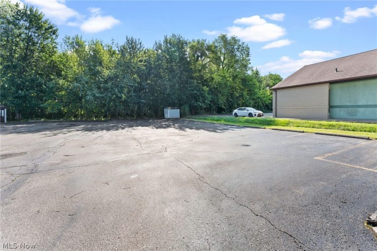 5363 Oberlin Avenue, Lorain, OH - Photo 5