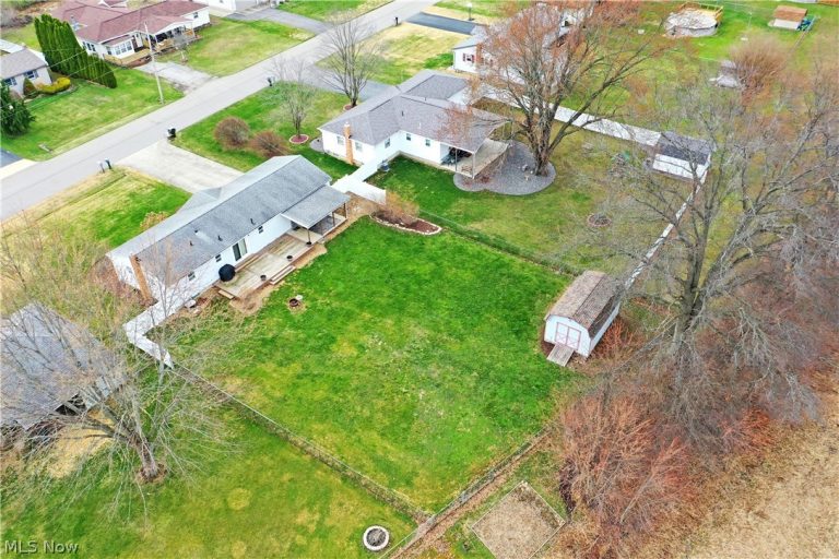 9812 Deltona Drive, New Middletown, OH - Photo 8