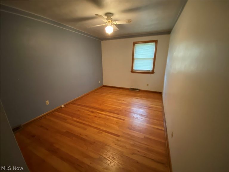 4700 Woodridge Drive, Austintown, OH - Photo 5