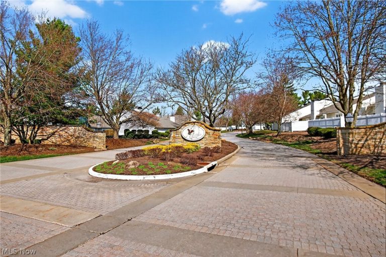 858 Sutton Place, Akron, OH - Photo 3