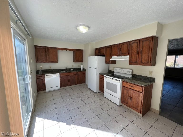 3695 Indian Run #1, Canfield, OH - Photo 3