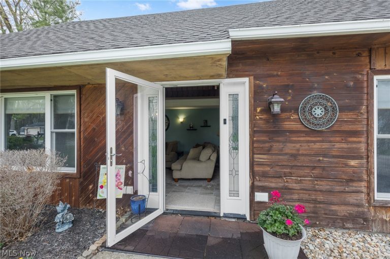 547 Cove Beach Avenue, Sheffield Lake, OH - Photo 2