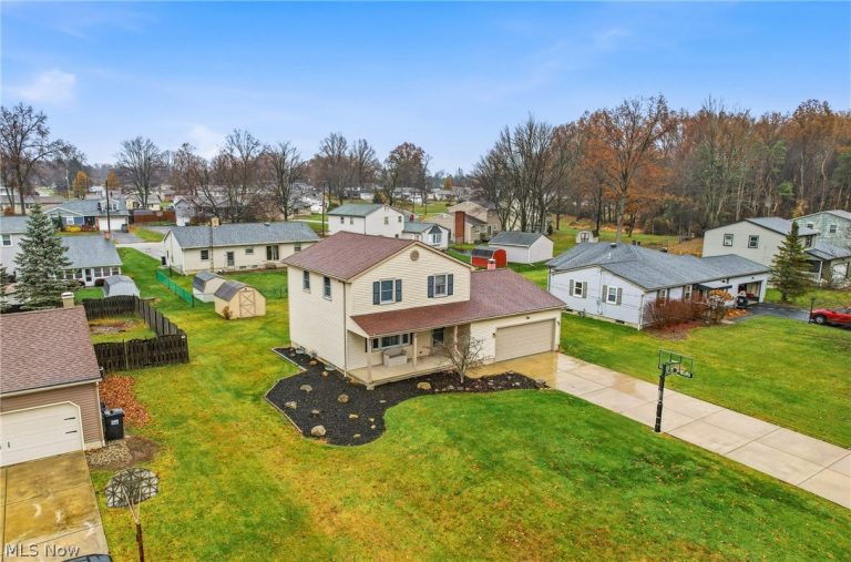 4562 Sheffield Drive, Austintown, OH - Photo 8