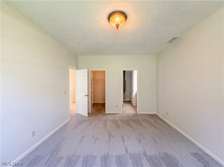 8757 Roberts Court, Olmsted Falls, OH - Photo 4