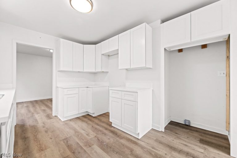 1073 Parkside Drive, Alliance, OH - Photo 3