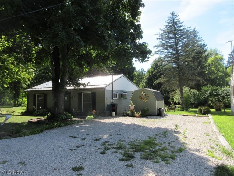 8999 Avon Drive, Linesville, PA - Photo 2