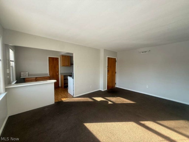 2027 Warrensville Center Road #6, South Euclid, OH - Photo 5
