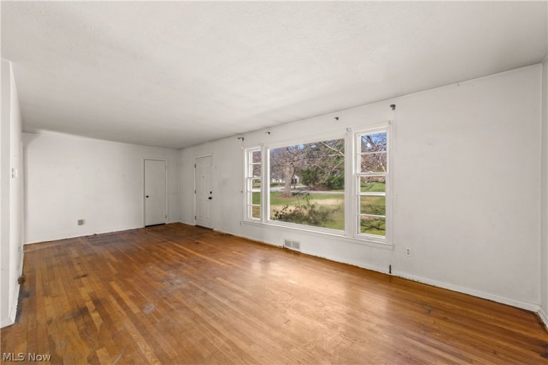 5120 Lake Vista Drive, Solon, OH - Photo 6